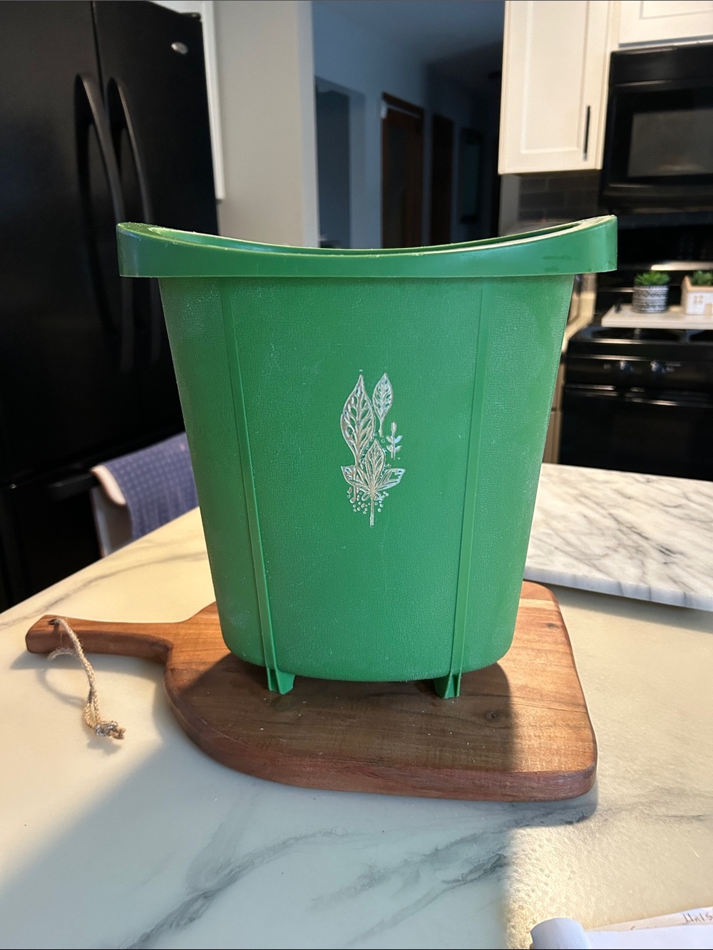 Vintage MCM 1960’s-1970’s Green Wastebasket with floral leaf design Rare Find